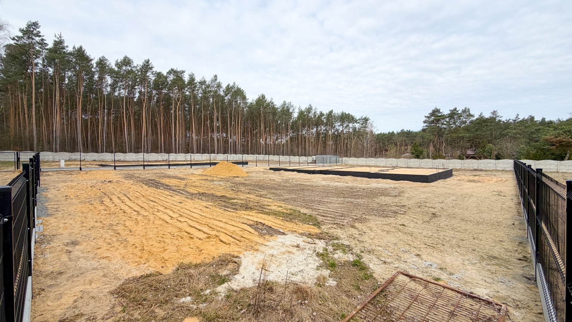 Działka na sprzedaż